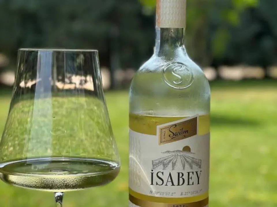 Sevilen isabey beyaz şarap