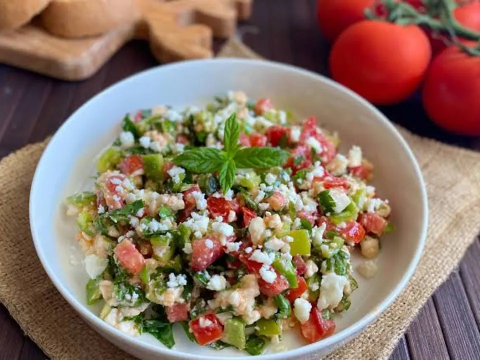 Peynirli Salata