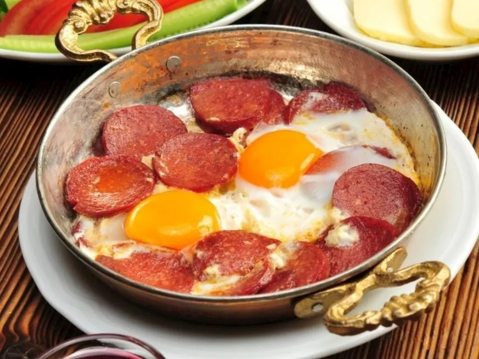 Sucuklu Yumurta
